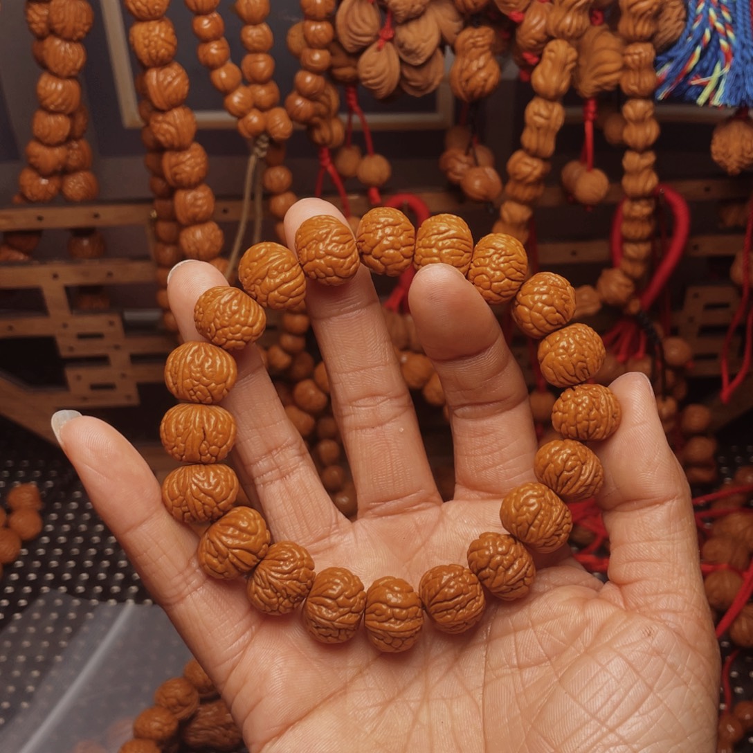 木质类龙纹桃枭挂件