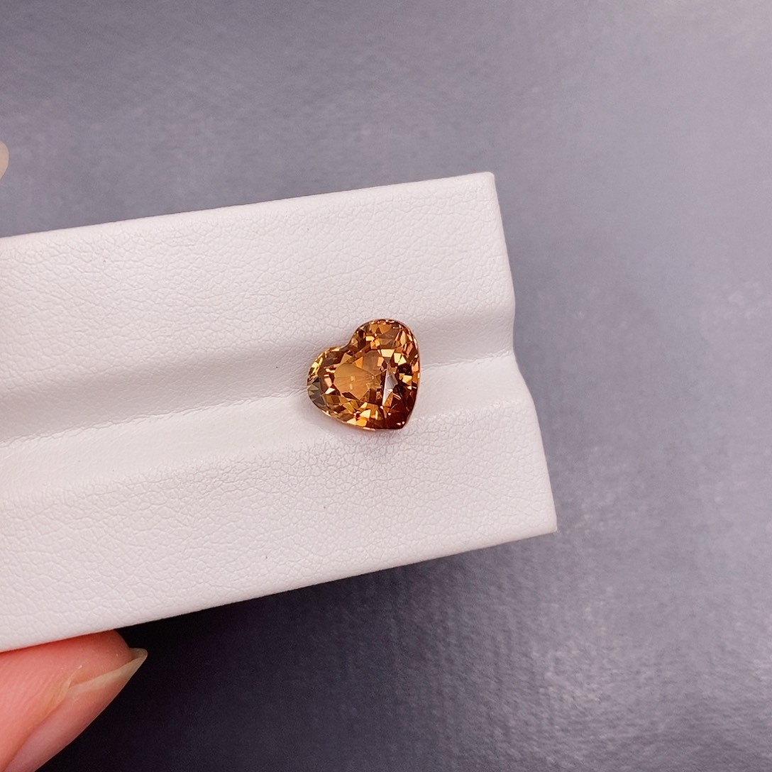 未镶嵌裸石碧玺3.67克拉