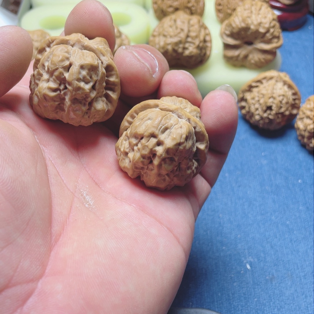 文玩核桃把件煙*。蛤蟆头