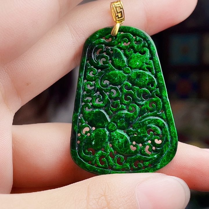 翡翠18K金镶嵌颈饰多样性