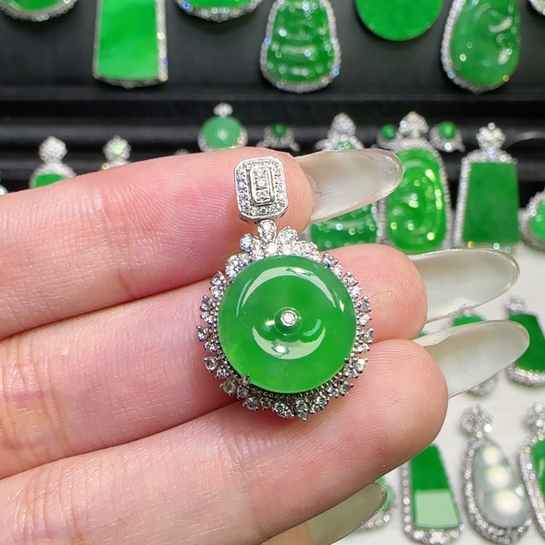 翡翠18K金镶嵌颈饰