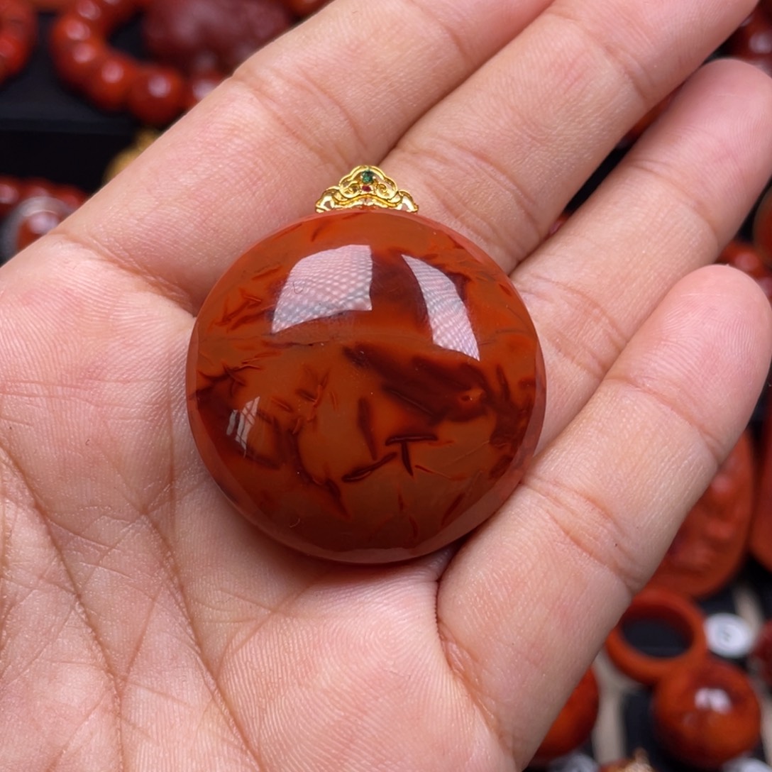 南红玛瑙18K金镶嵌珠宝奇石吊坠
