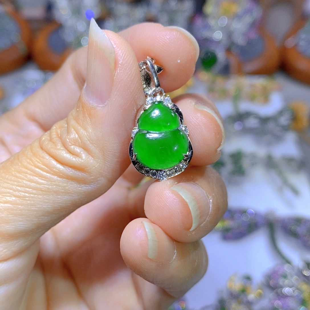 翡翠颈饰银S925镶嵌天然翡翠