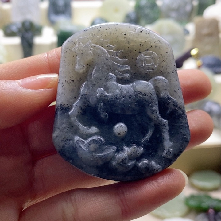 和田玉颈饰未镶嵌田*?