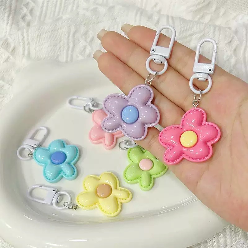 ins风可爱花朵钥匙扣少女配饰挂件送闺蜜网红创意卡通立体