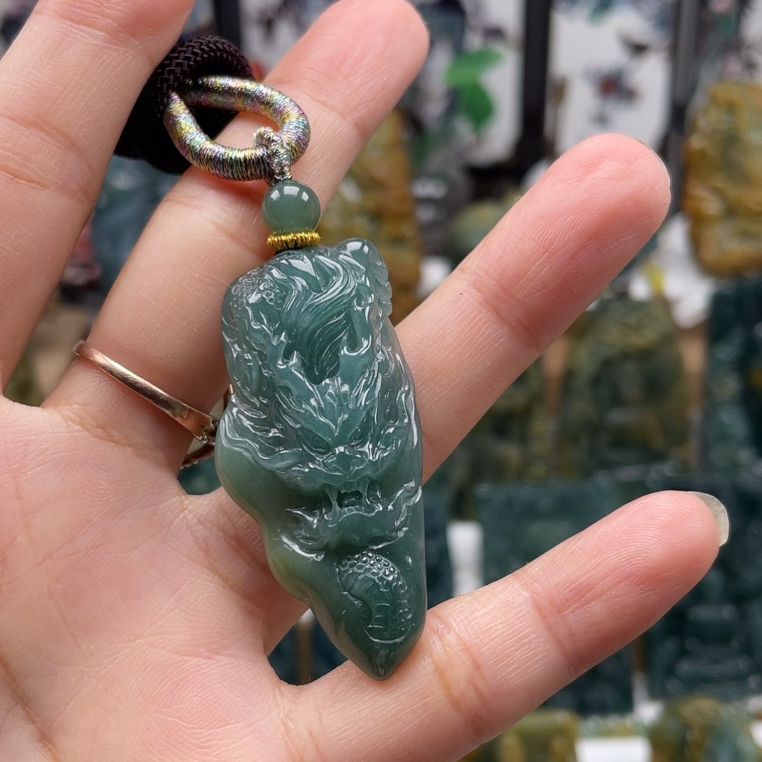 颈饰未镶嵌翡翠天然翡翠a货龙