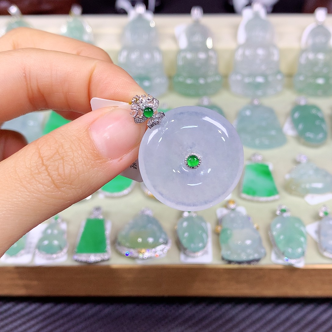 翡翠18K金镶嵌颈饰高冰平安扣