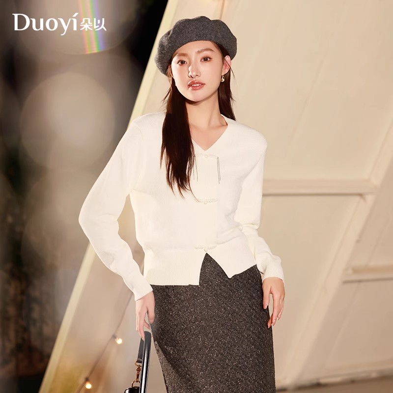 朵以白色毛衣套头针织39DD539122