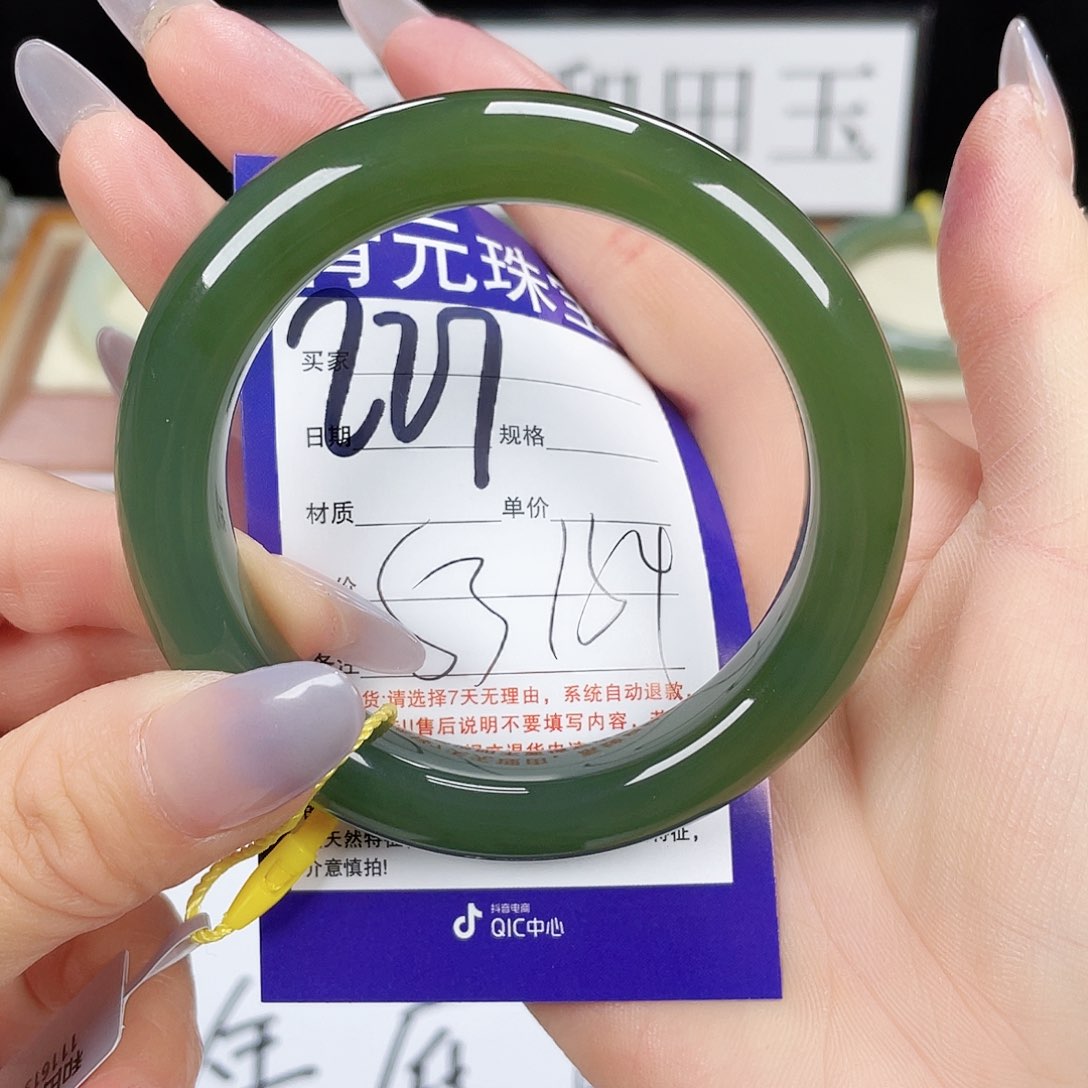 和田玉手镯未镶嵌