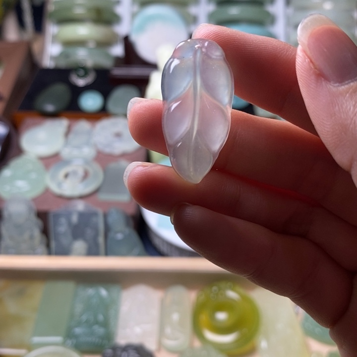 未镶嵌蛇纹石玉颈饰