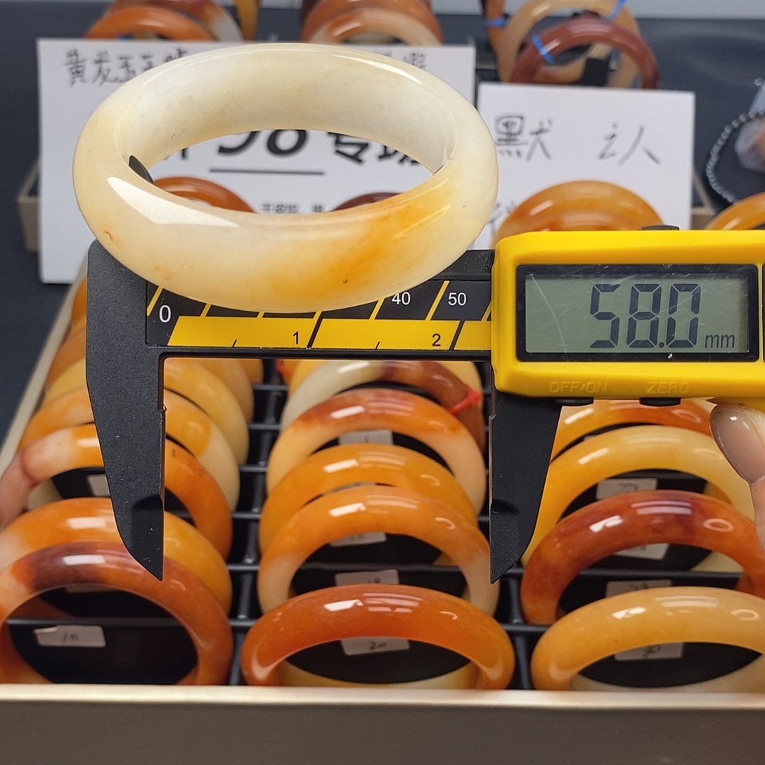 未镶嵌石英质玉（黄龙玉）手镯35号