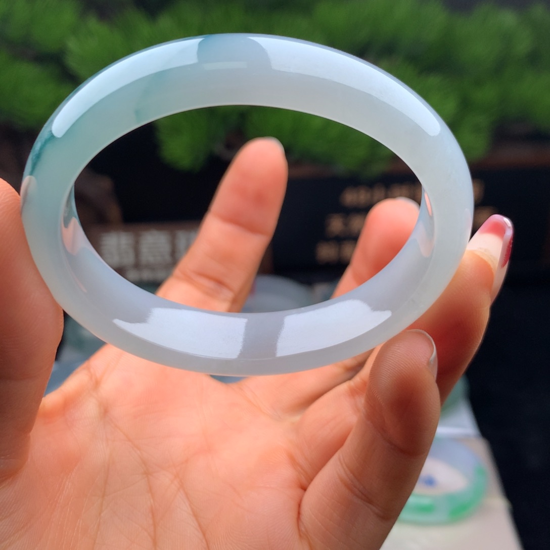 翡翠手镯未镶嵌手镯