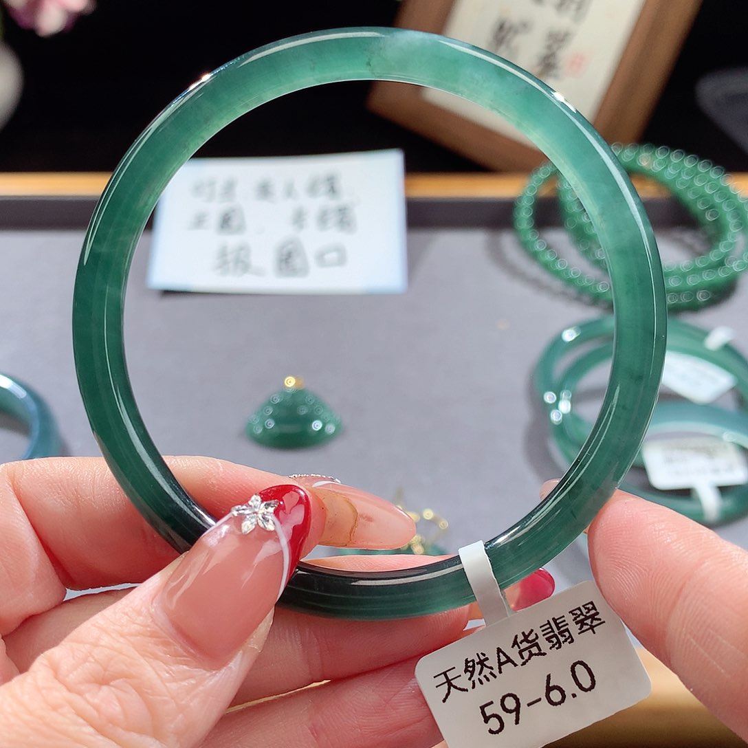 翡翠手镯（圆镯）未镶嵌