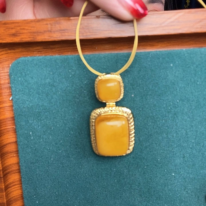 蜜蜡颈饰银S925镶嵌吊坠