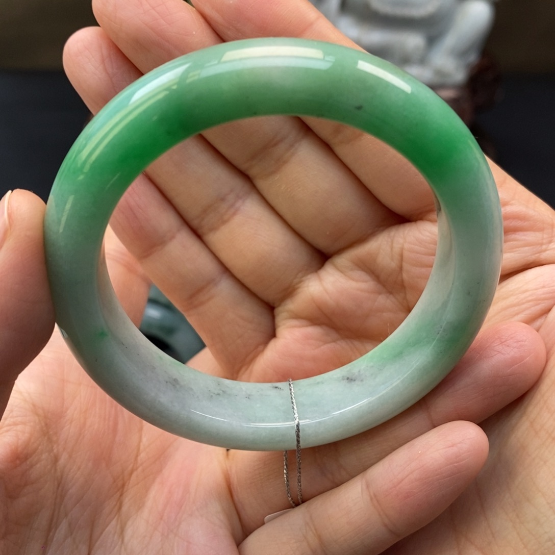 翡翠手镯未镶嵌天然