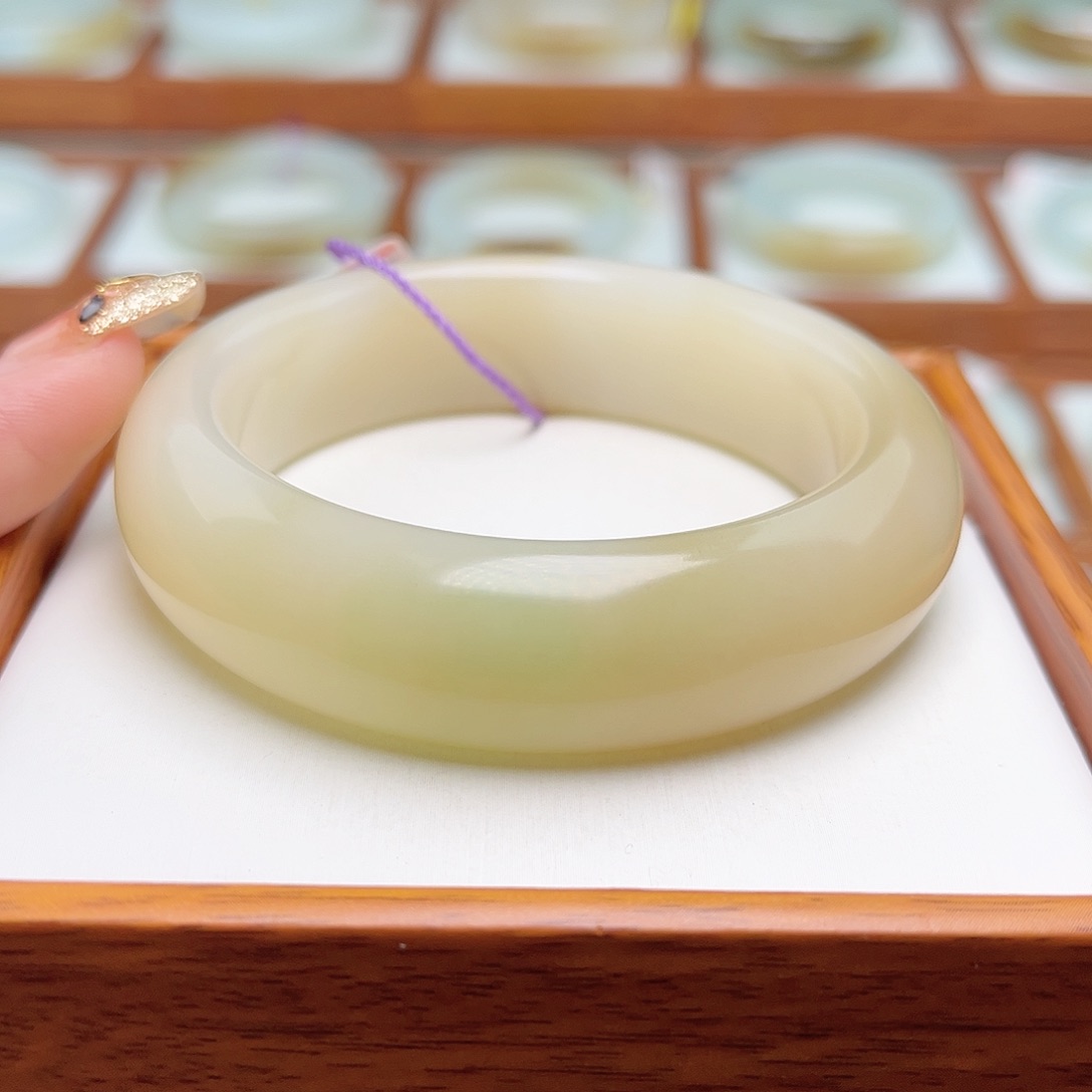 和田玉手镯未镶嵌56.5