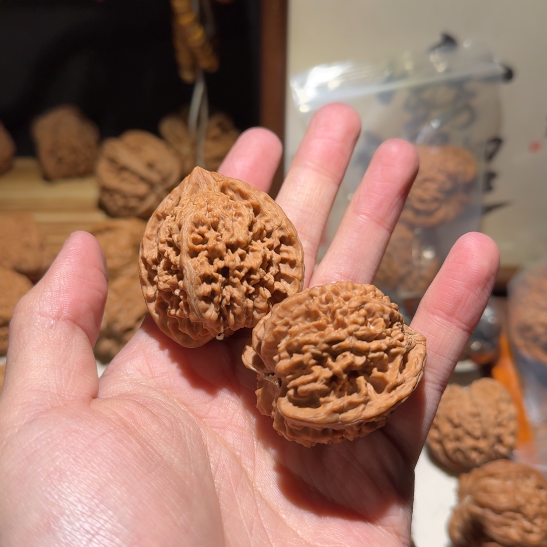 诸***利文玩核桃吊坠满天星