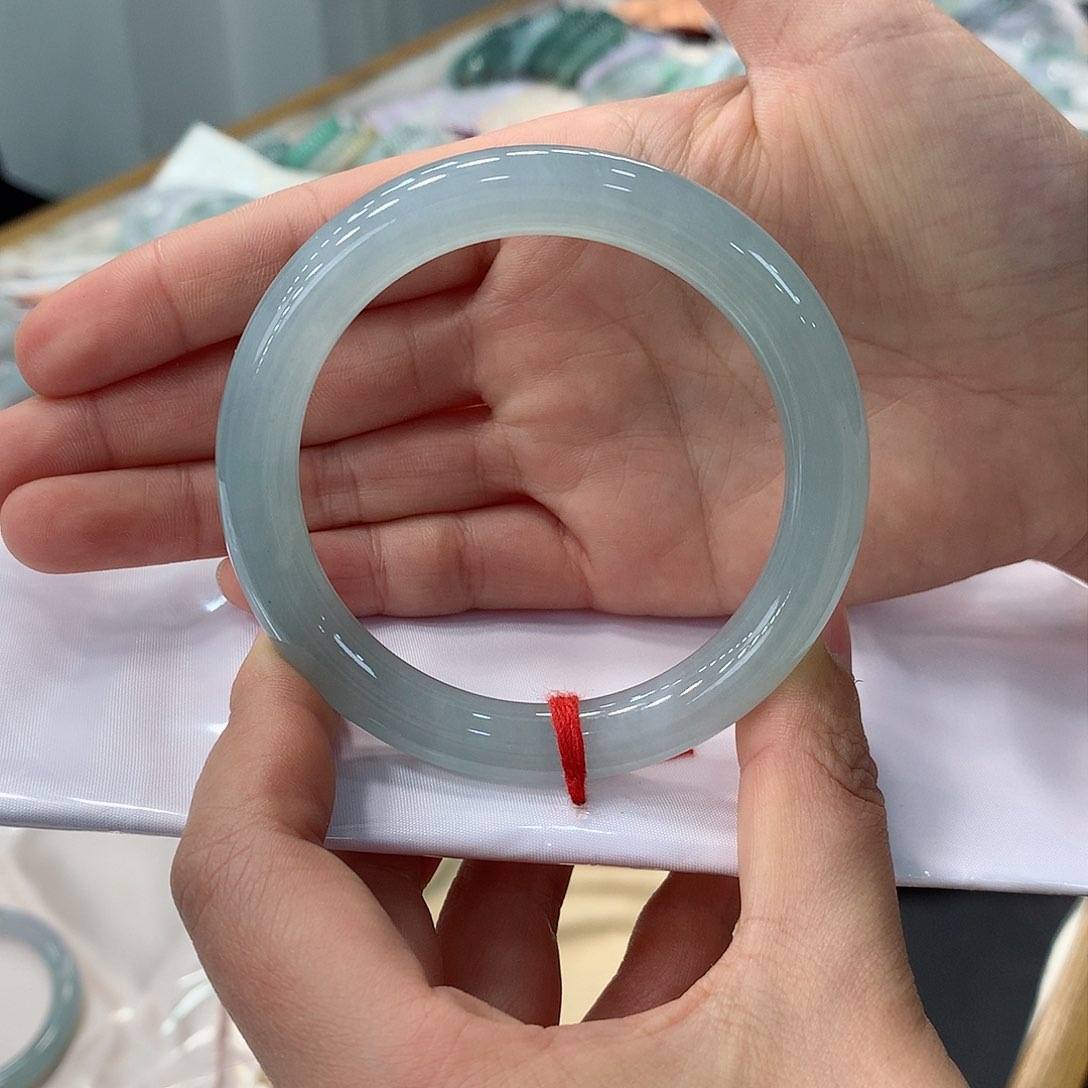 翡翠手镯未镶嵌?****?翡翠