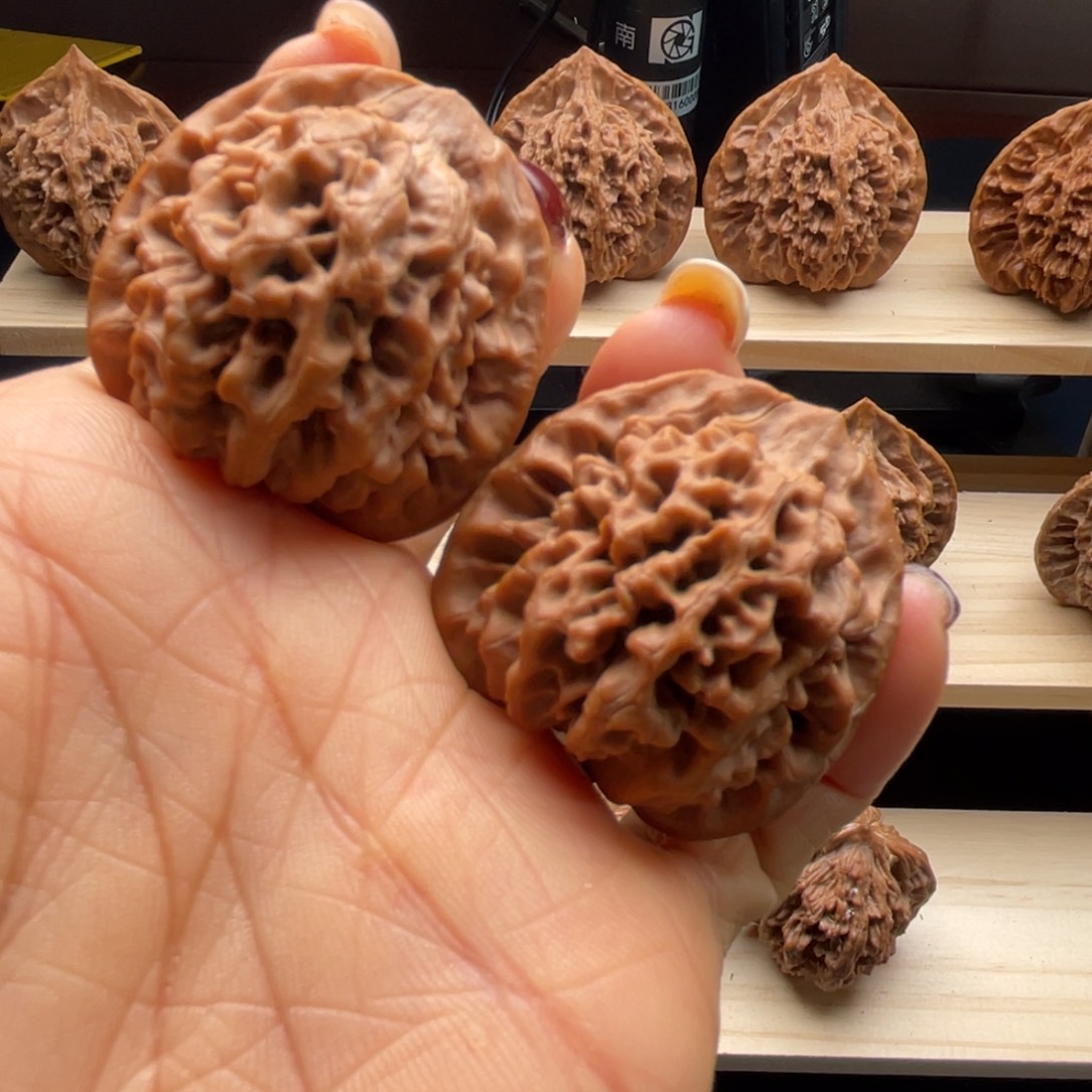 不***凡文玩核桃吊坠秦岭核桃