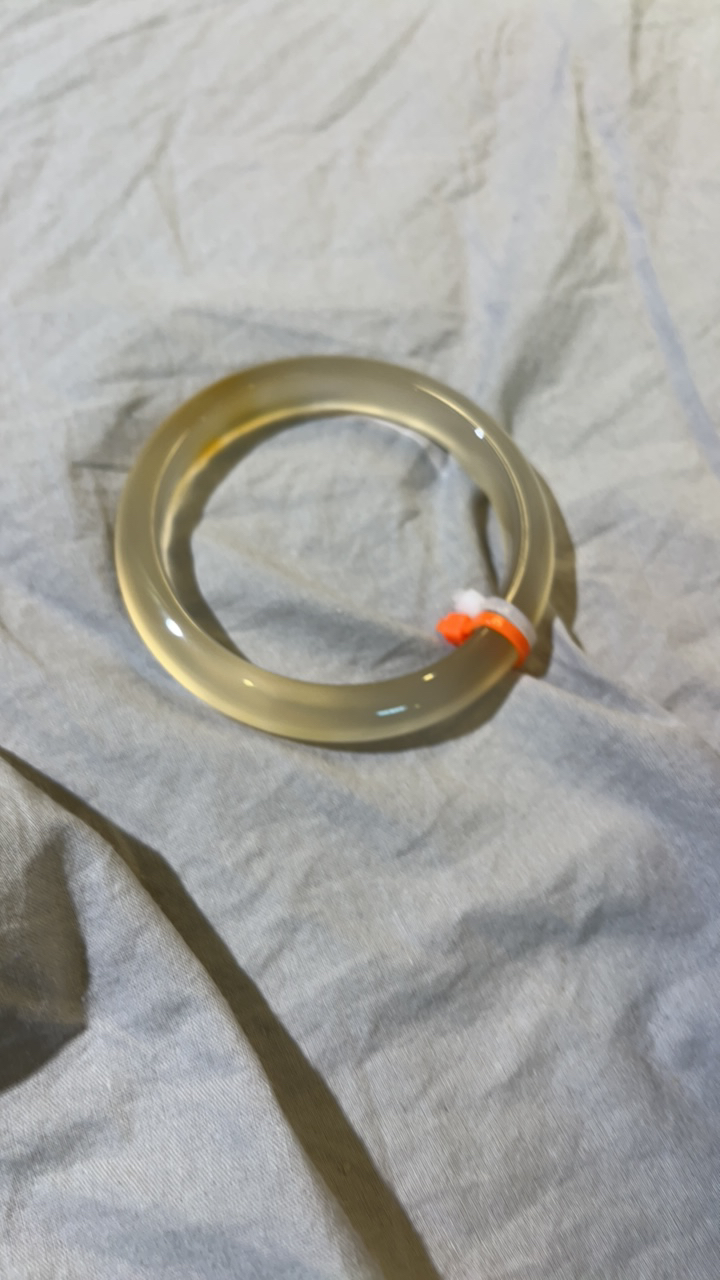 天然玛瑙马料蜂蜜水玉髓手镯