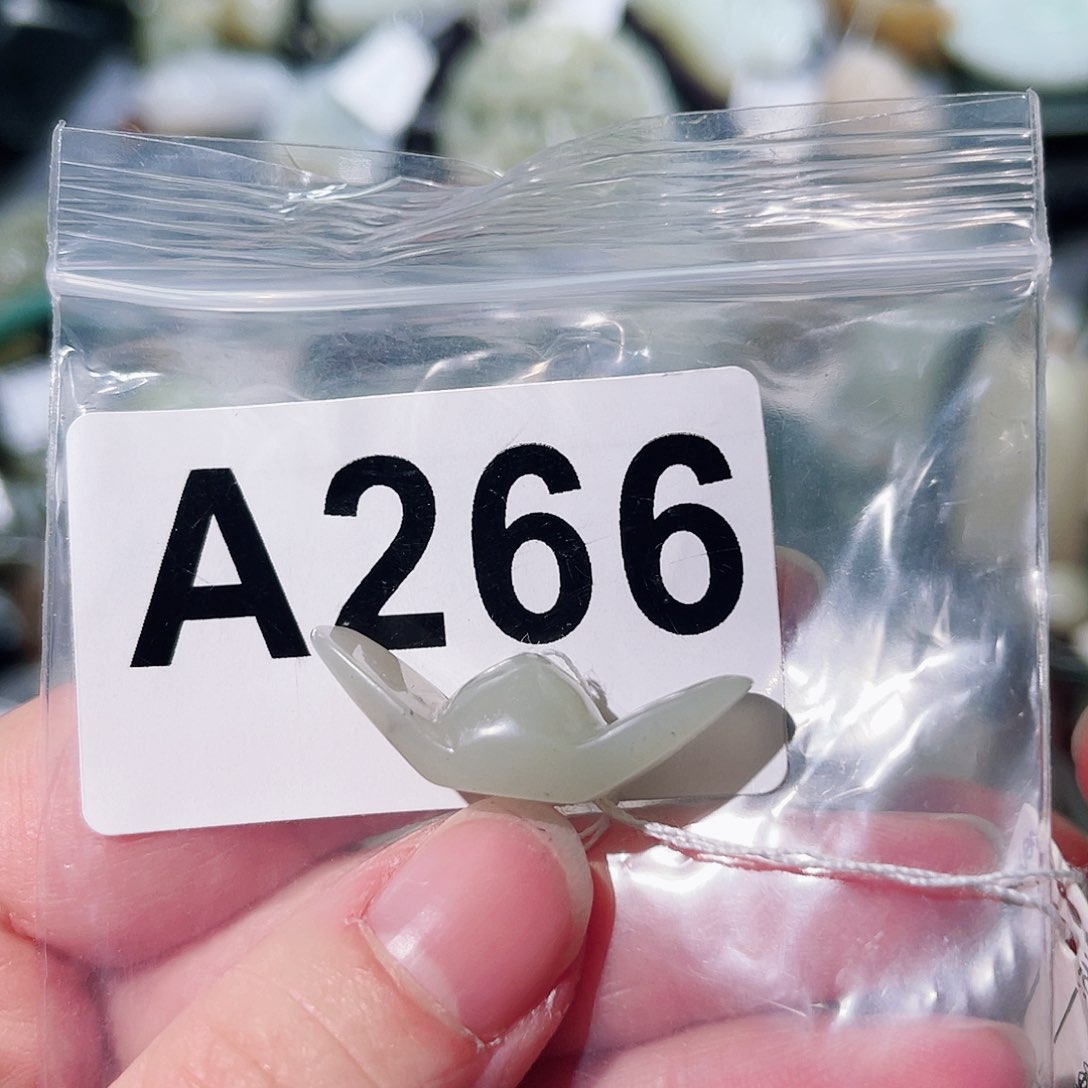 和田玉（糖玉）颈饰未镶嵌