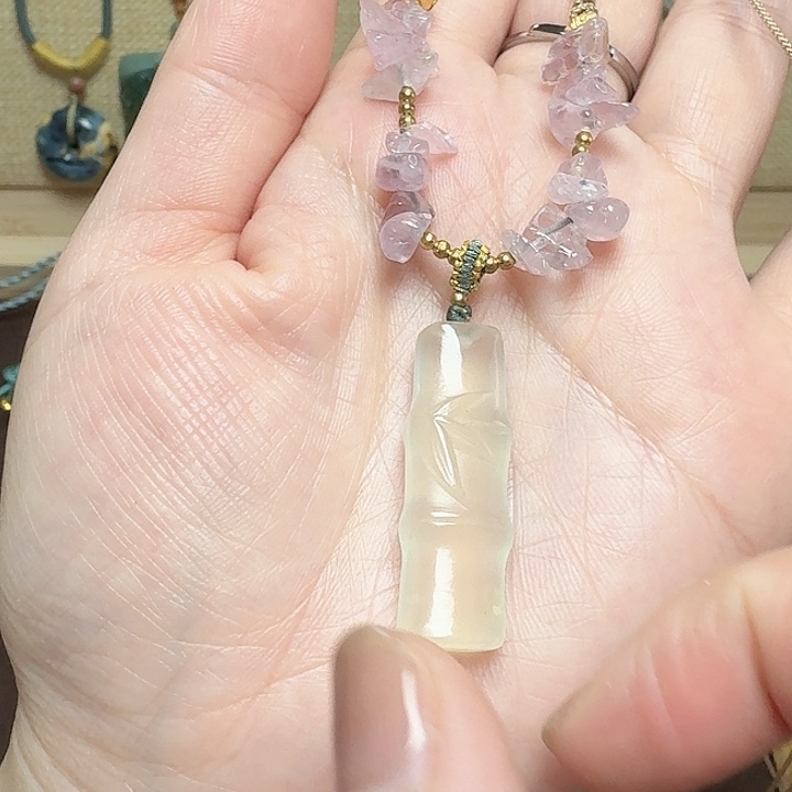 蛇纹石玉未镶嵌颈饰