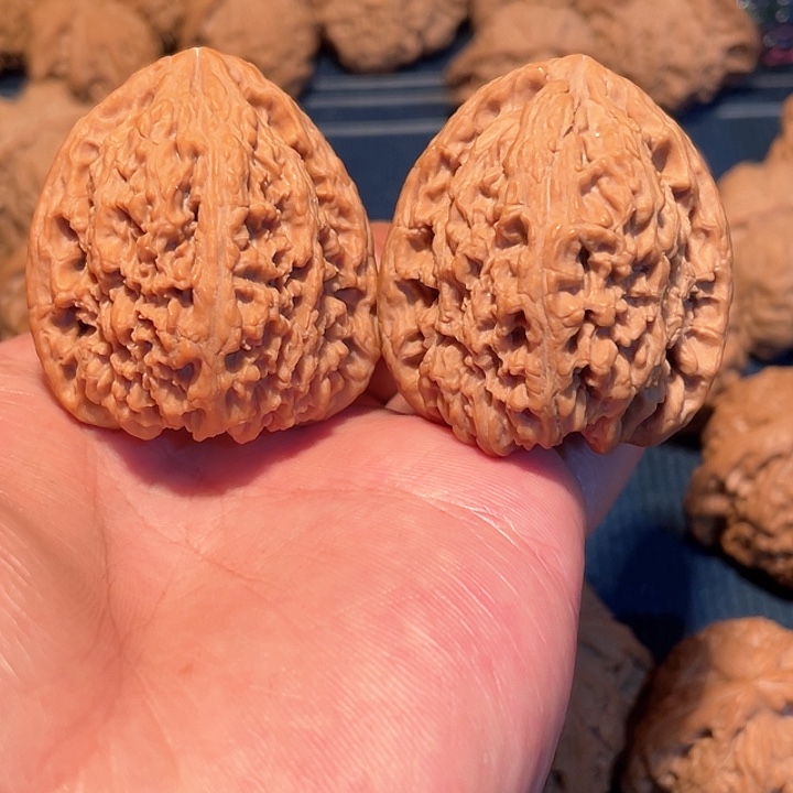 文玩核桃把件大高炮凹底南疆石