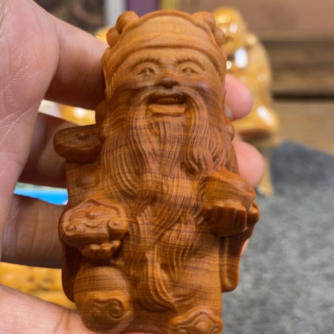 柏木（崖柏）崖柏。  