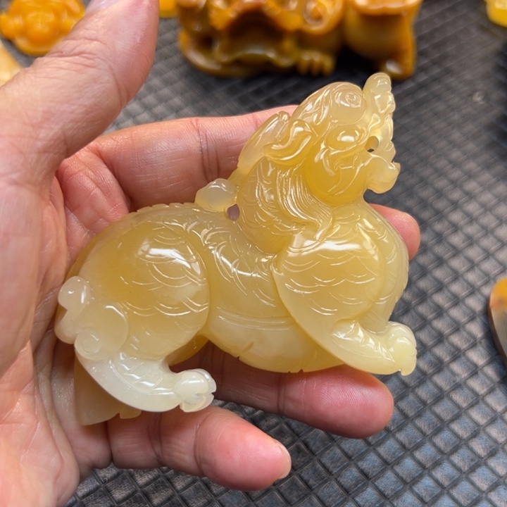 石英质玉（黄龙玉）颈饰未镶嵌