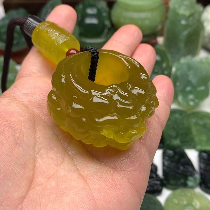 蛇纹石玉未镶嵌颈饰开****?