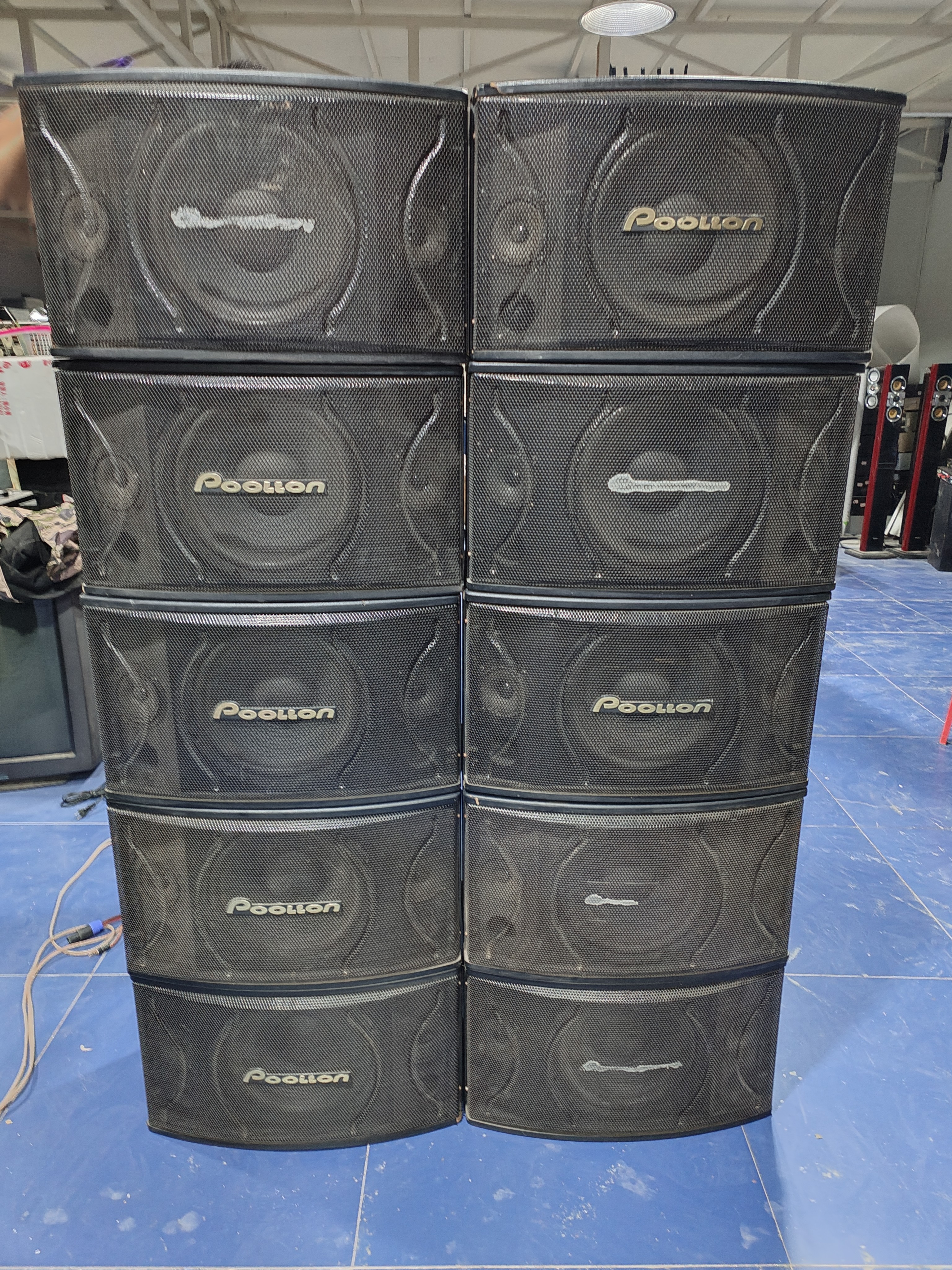 9新  二手poolton卡包音箱一对，出声，随机发货，不支持七天无理由