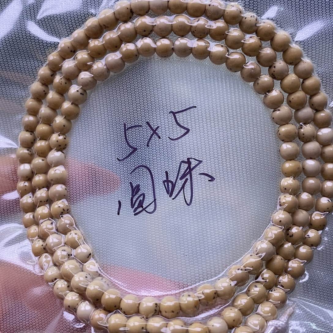 星月菩提手串鸡油黄