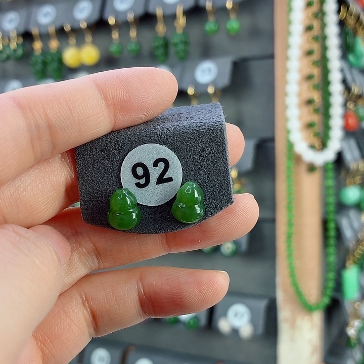 和田玉18K金镶嵌耳饰