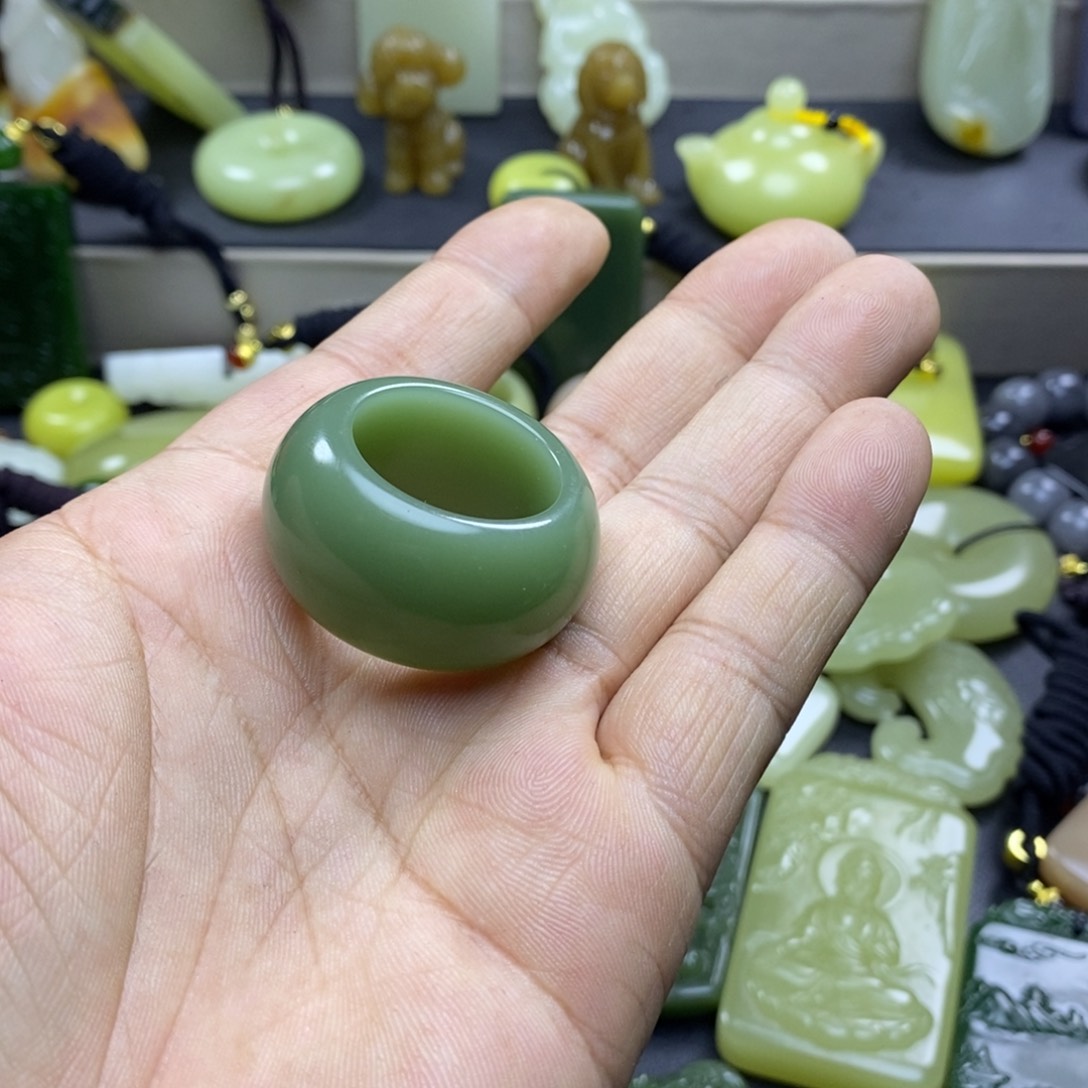 和田玉颈饰未镶嵌失***雄