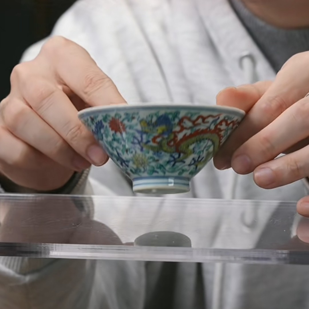 D斗彩龙穿花纹斗笠杯