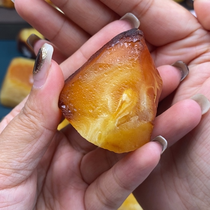 j***i定制琥珀未镶嵌蜜蜡