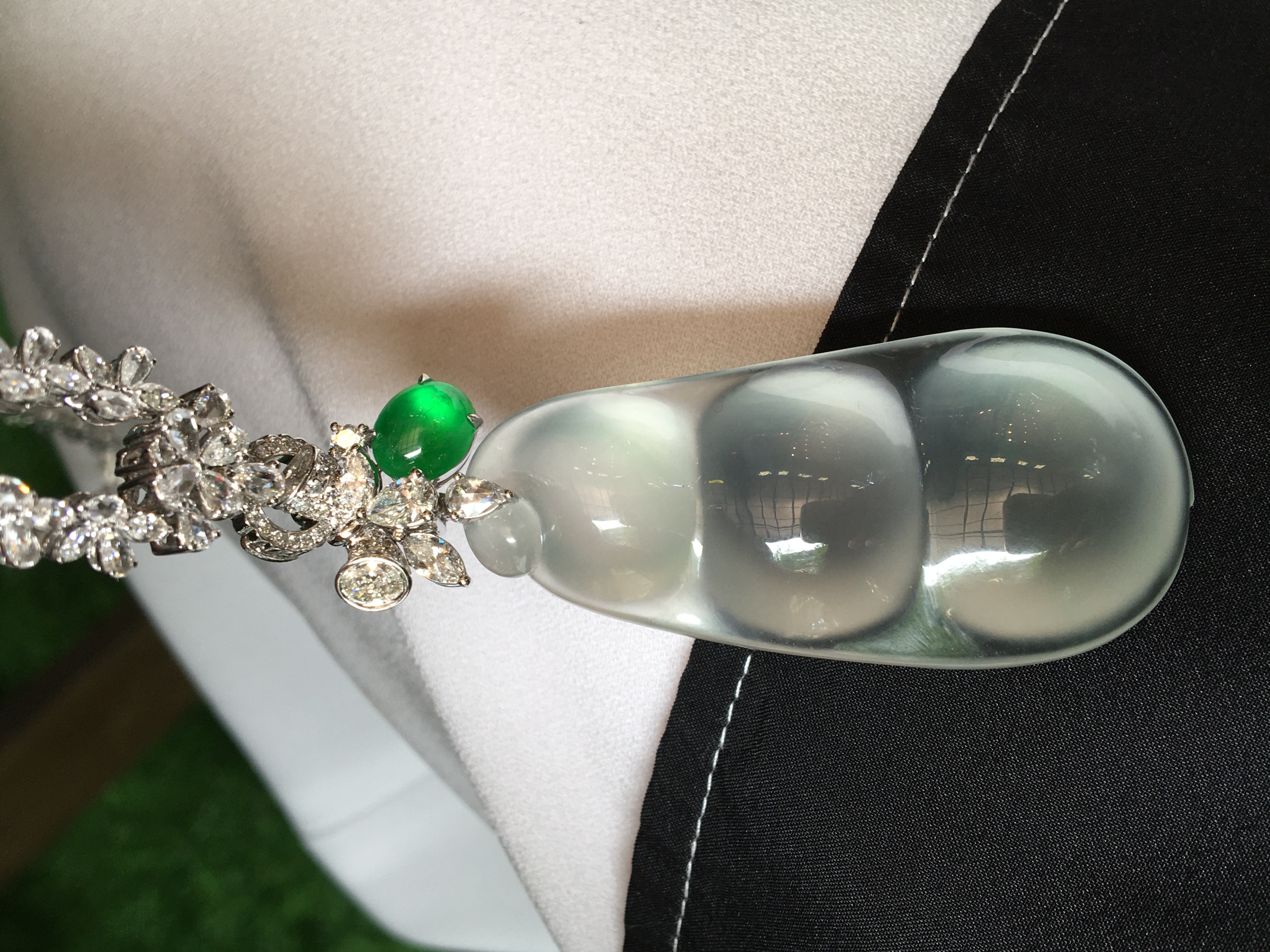 缅甸翡翠A货白冰豆子吊坠气质冰透满钻灵动