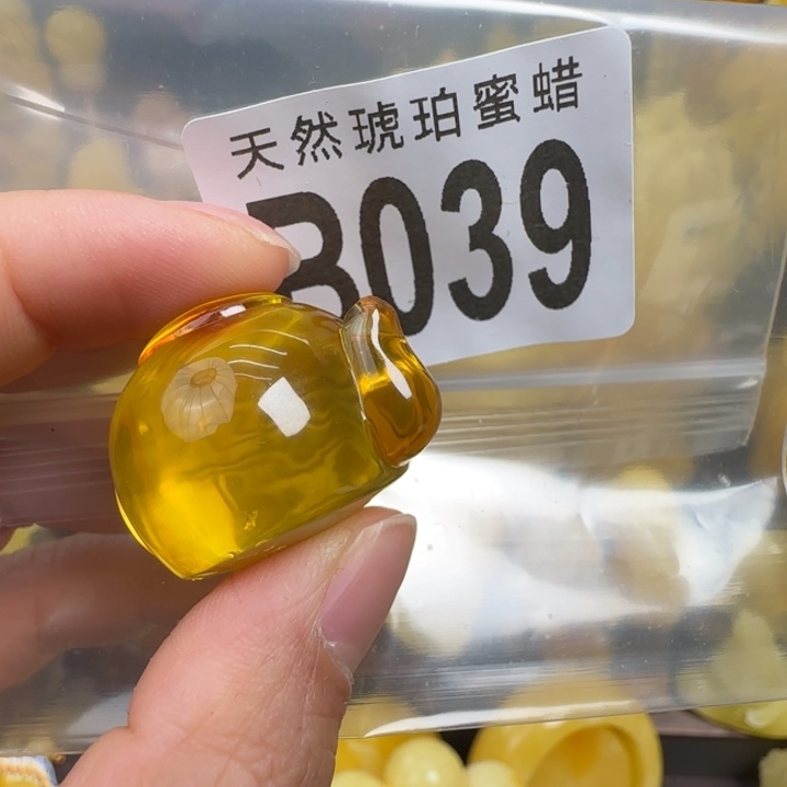 未镶嵌琥珀珠宝奇石