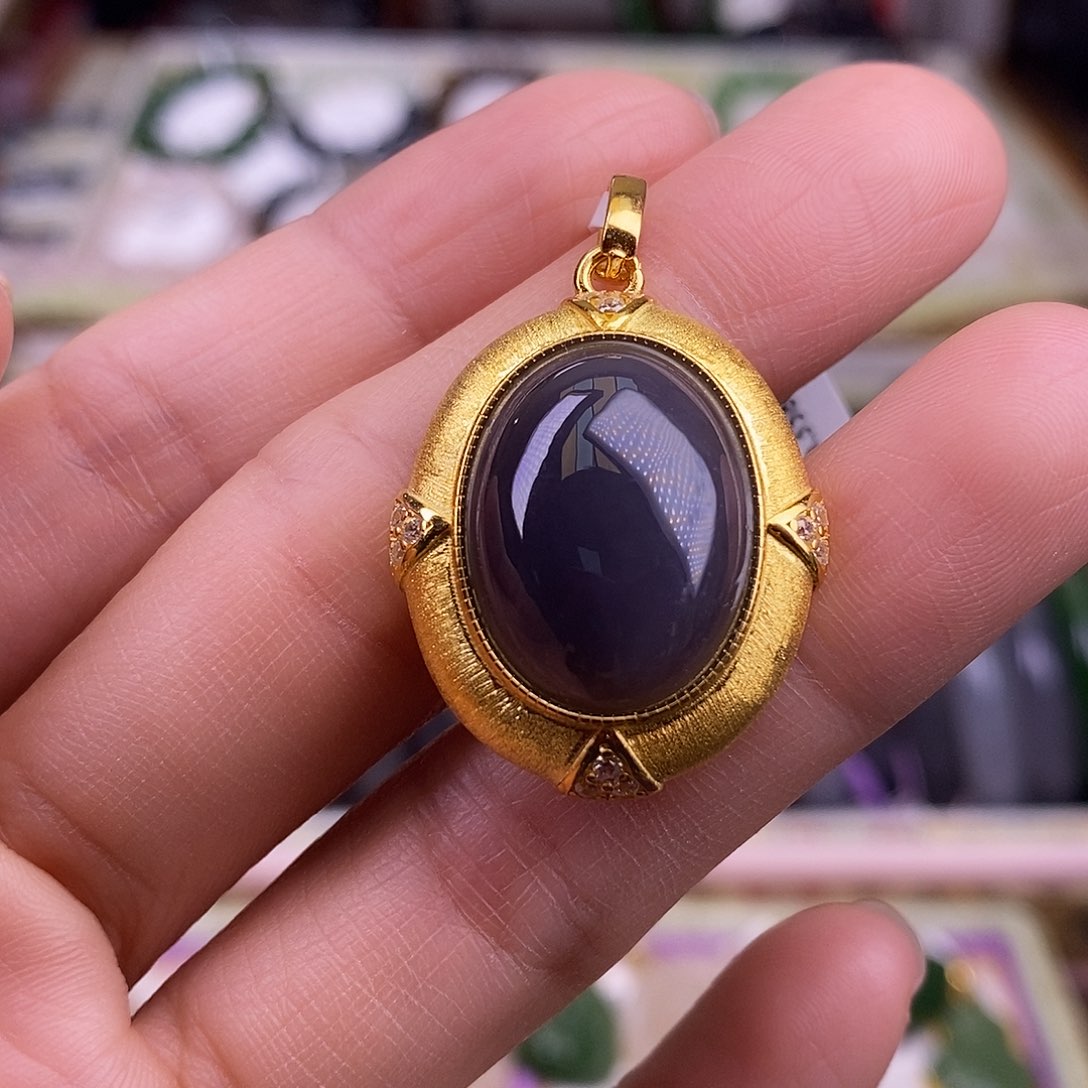 颈饰未镶嵌和田玉浓烟紫银吊坠