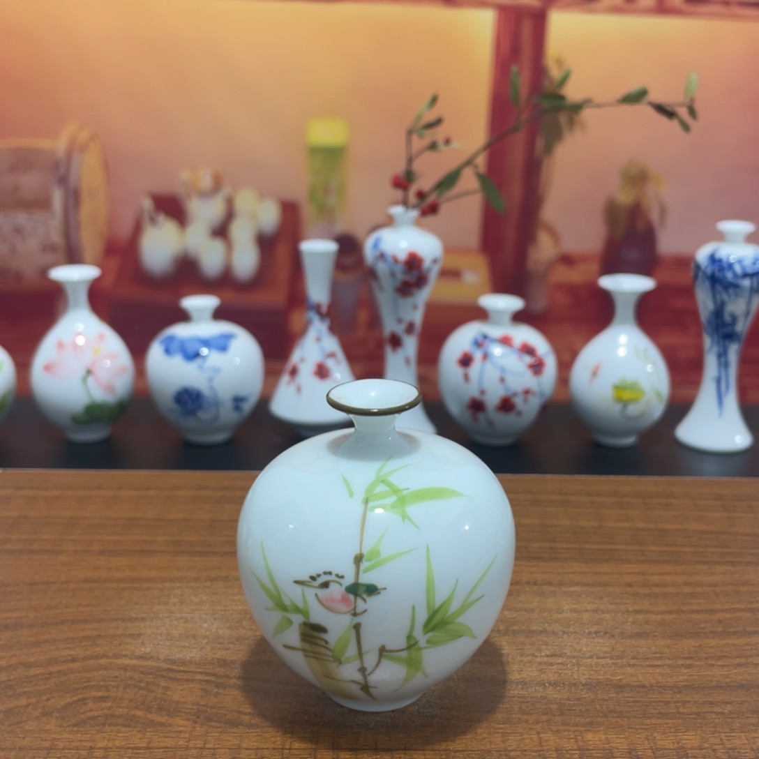 陶瓷景德镇小花瓶等着你