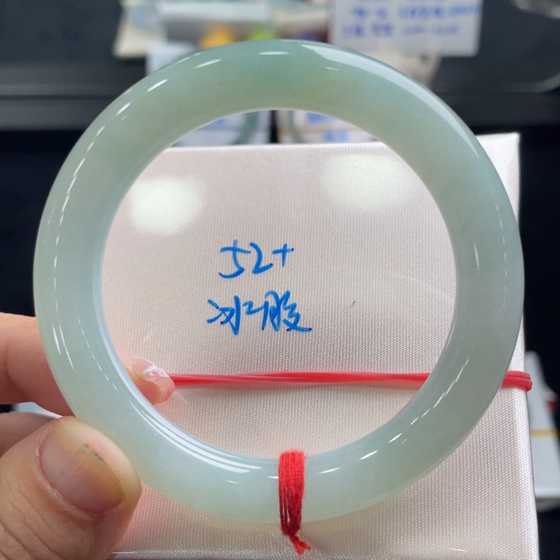 翡翠手镯未镶嵌翡翠手镯