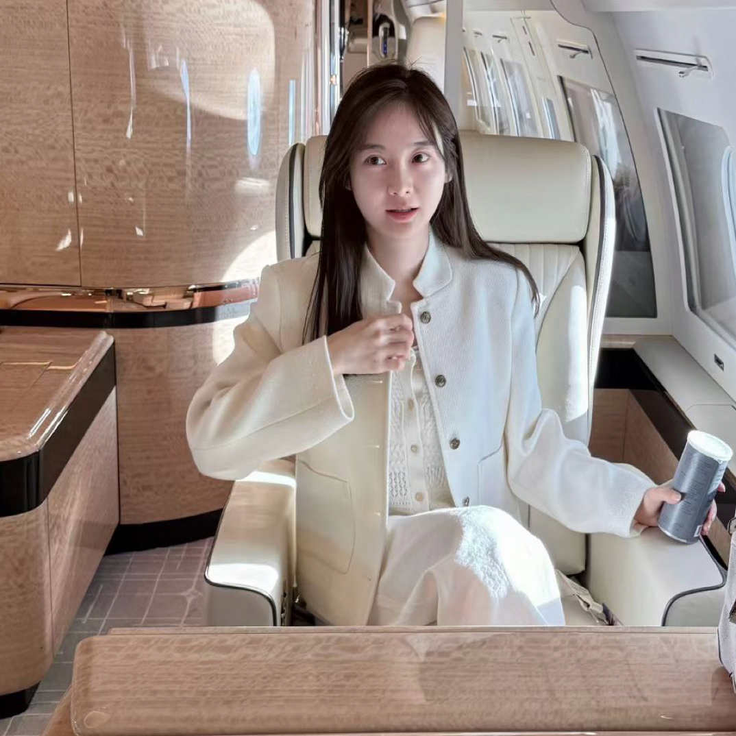 Tsuen荃壹“铿锵罗兰”矜贵优雅知性气质高雅短外套