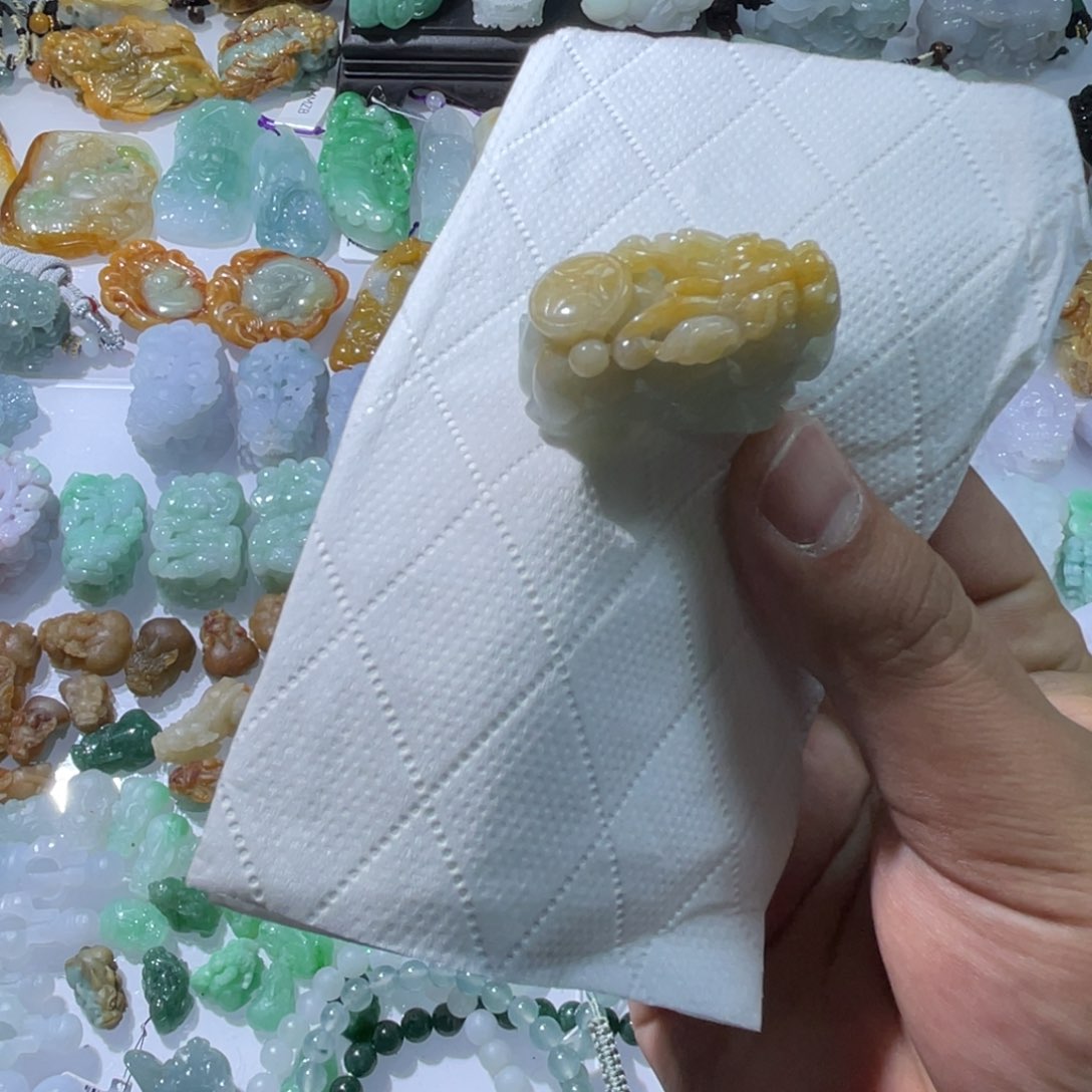 翡翠颈饰未镶嵌天然