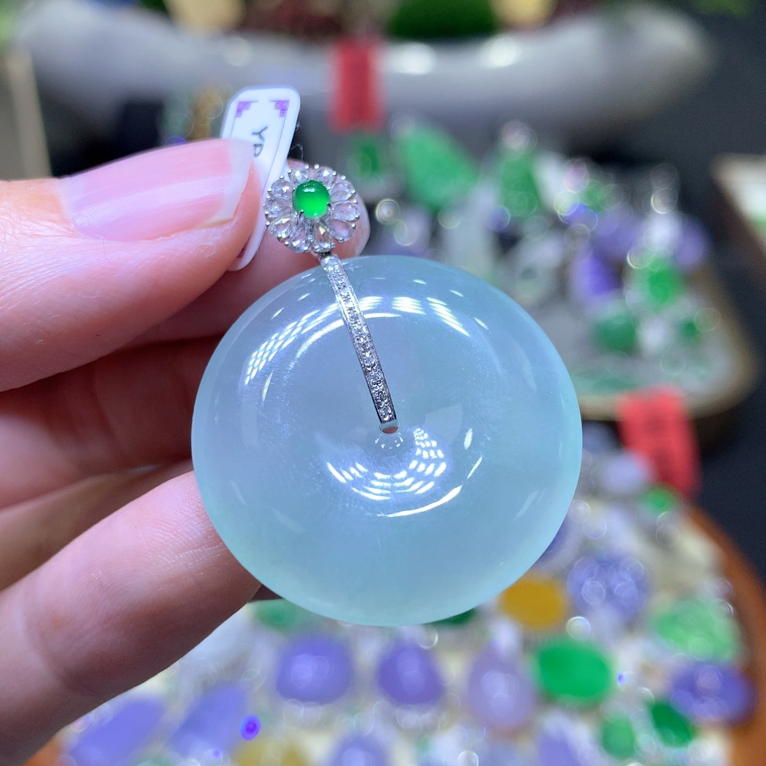 【闪购商品】翡翠颈饰18K金镶嵌翡翠吊坠项链