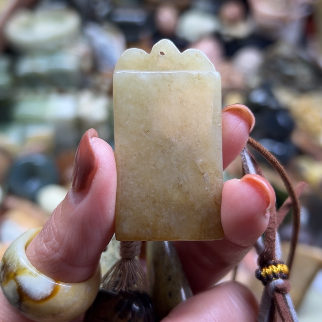 岫岩老玉（透闪石质玉）未镶嵌颈饰老玉牌牌