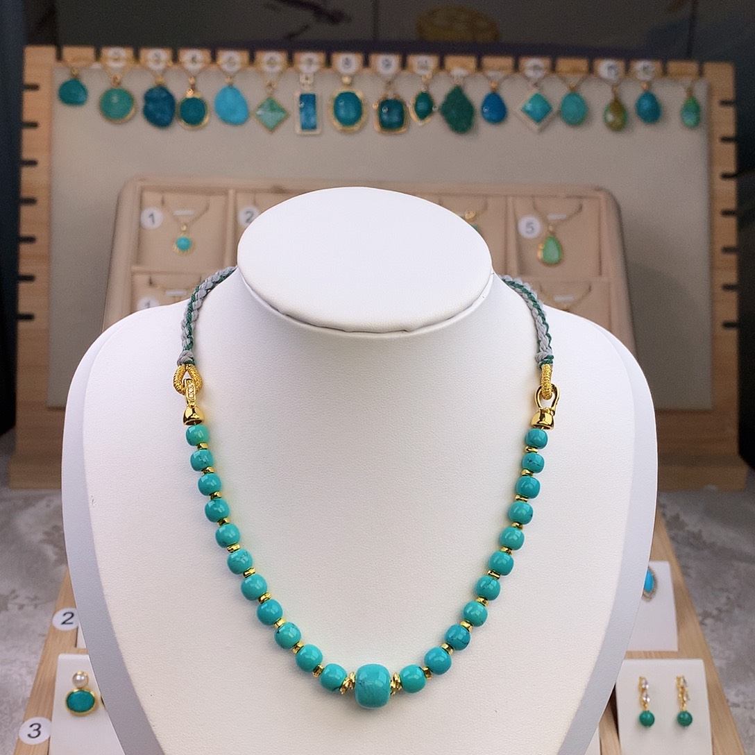 绿松石未镶嵌颈饰