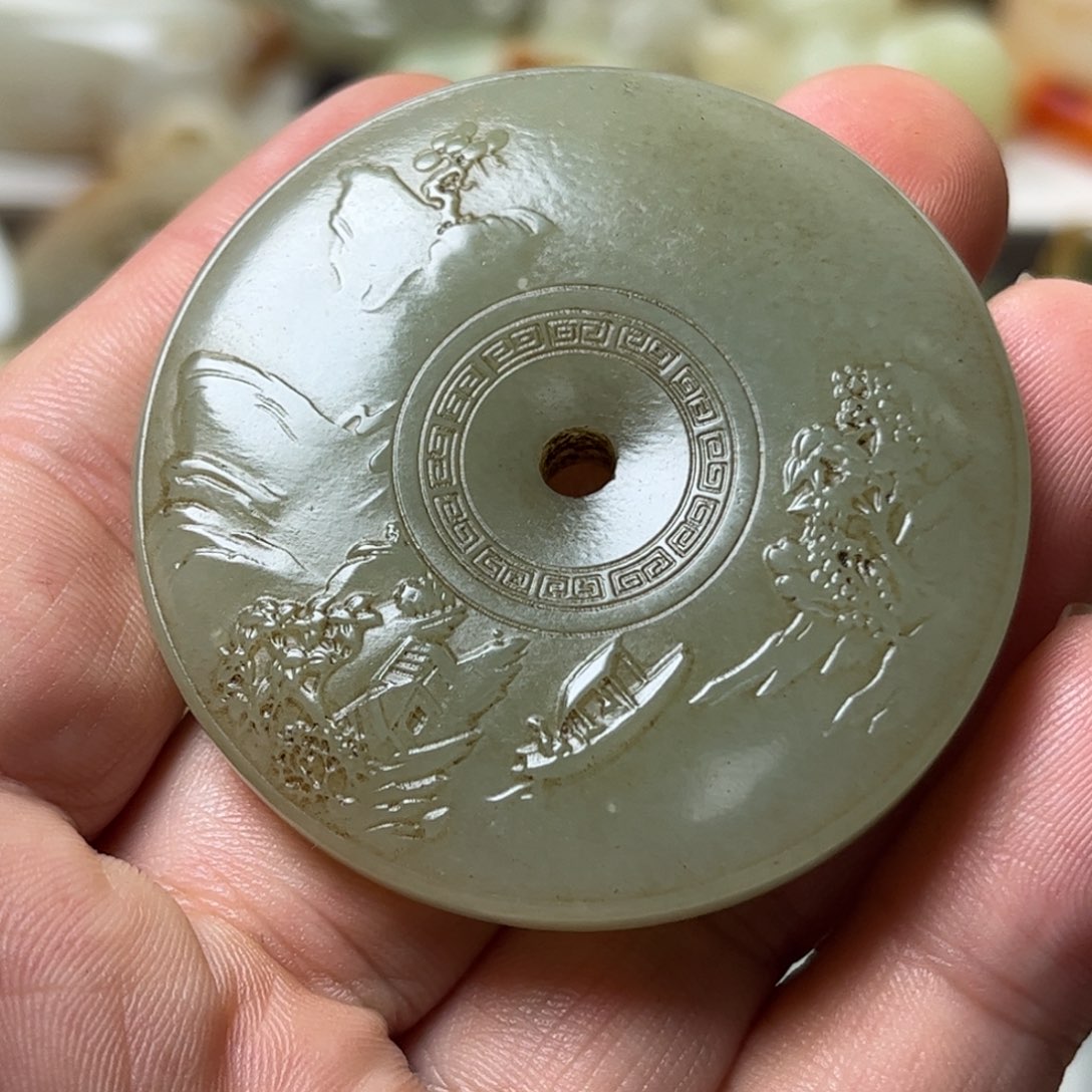 明***末和田玉未镶嵌颈饰