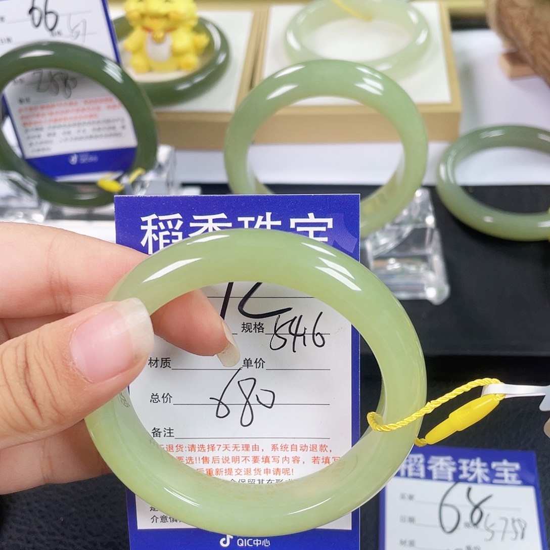 和田玉手镯未镶嵌