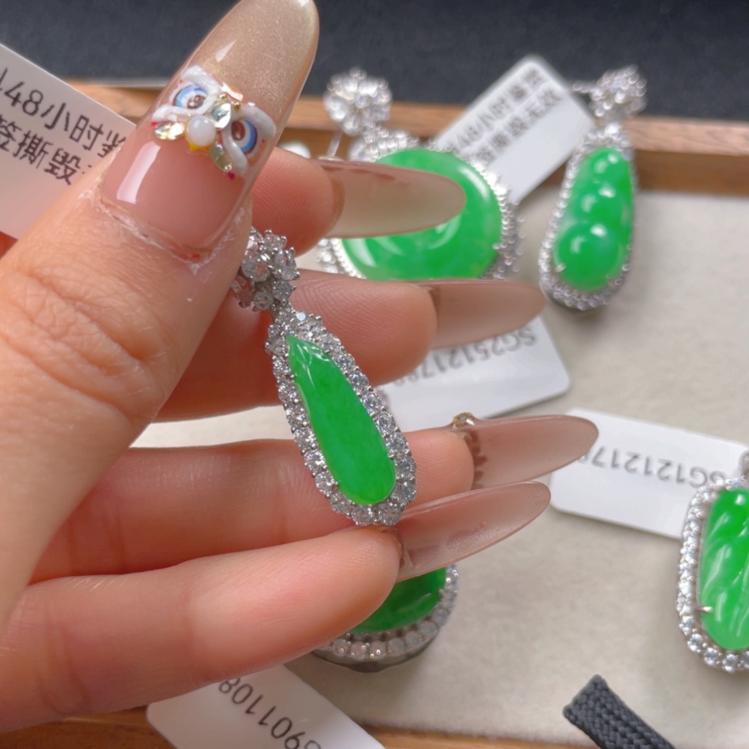 翡翠颈饰银S925镶嵌翡翠