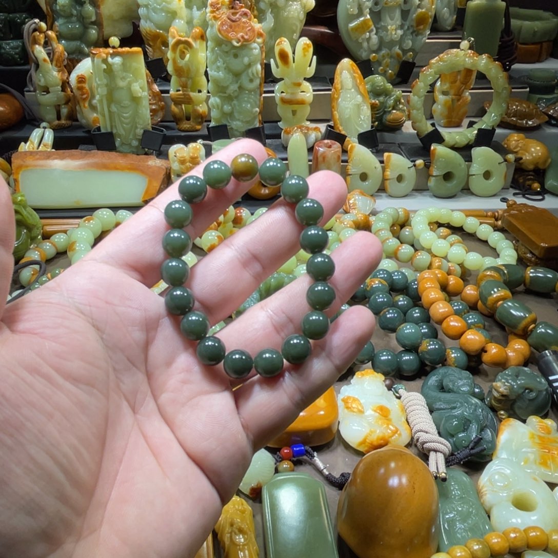 透闪石质玉未镶嵌珠宝奇石